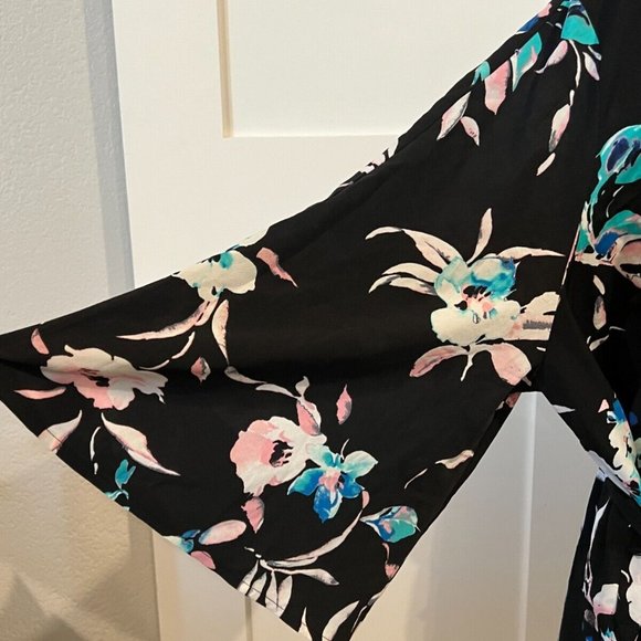 Lane Bryant Women Plus Size Black Floral Tunic Blouse Belt Tie Size 22/24 - Picture 3 of 10